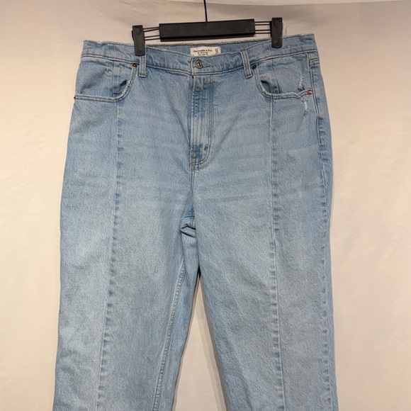 Abercrombie & Fitch The 90s Straight Ultra High Rise Split Hem Jeans Size 33 - Picture 3 of 11